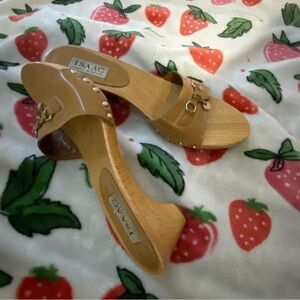 Tan Mules with Studded Strap and Wooden Sole #vintage #cute